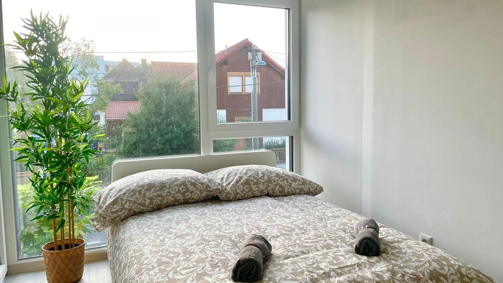 New - Free Parking - Balcony Apartment Viena