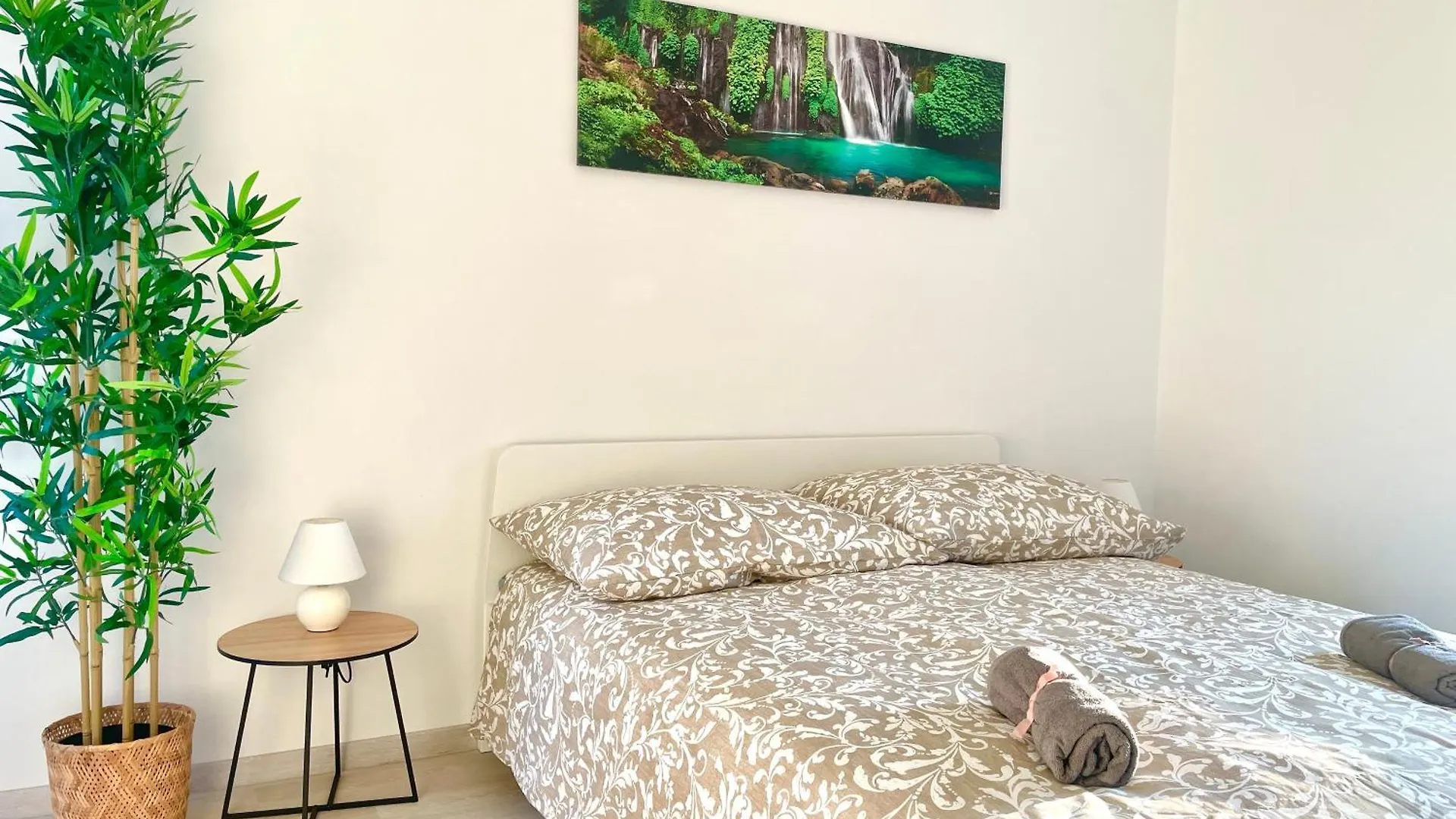 New - Free Parking - Balcony Apartment Viena