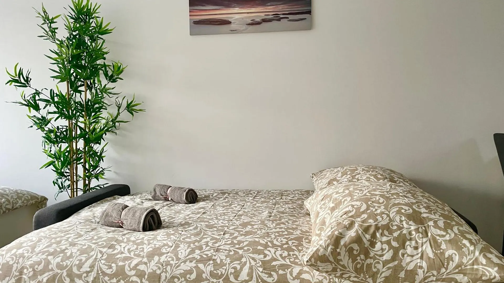 New - Free Parking - Balcony Apartment Viena