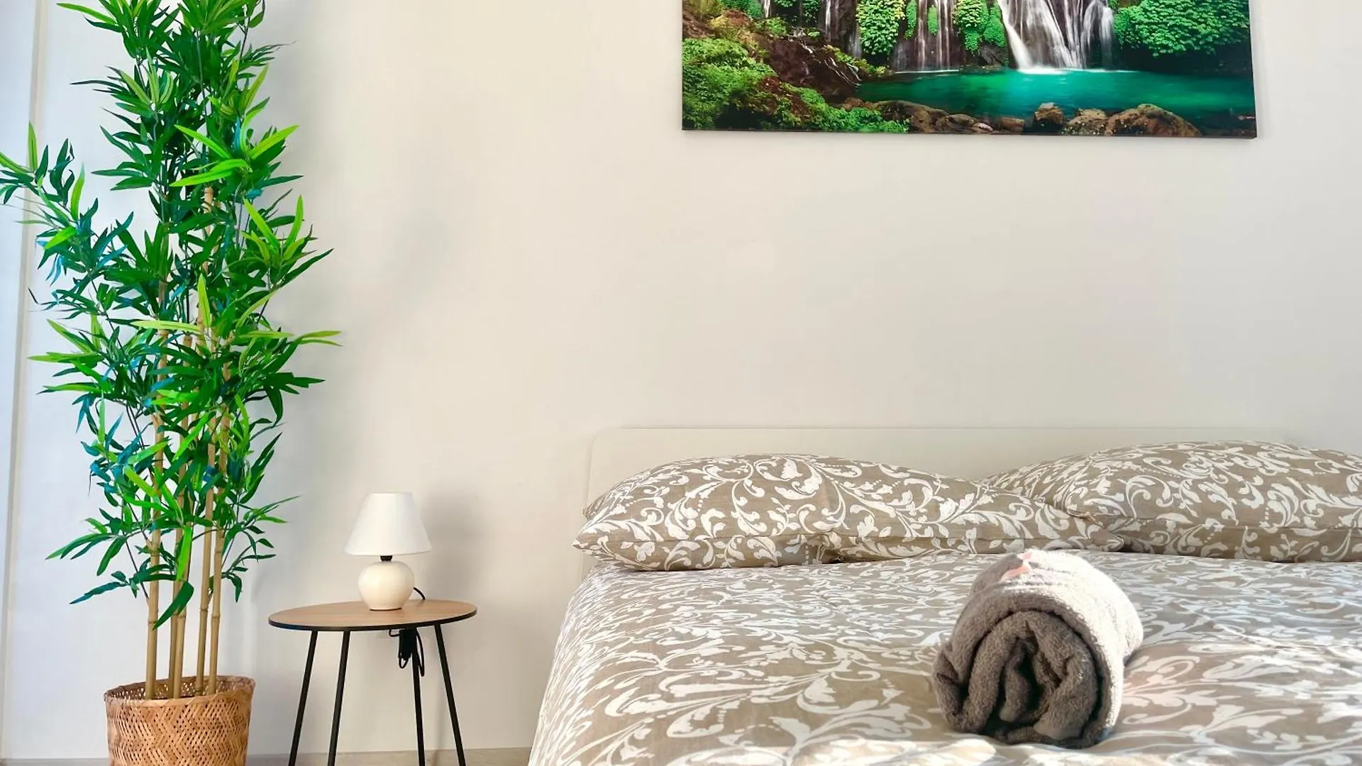 New - Free Parking - Balcony Apartment Viena